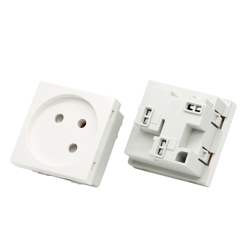 Israeli socket